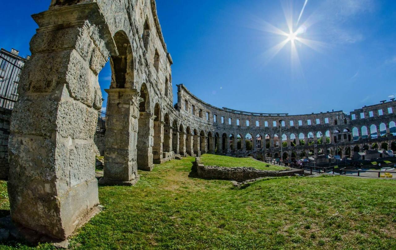 Apartment Ana With Amazing View Pula Extérieur photo