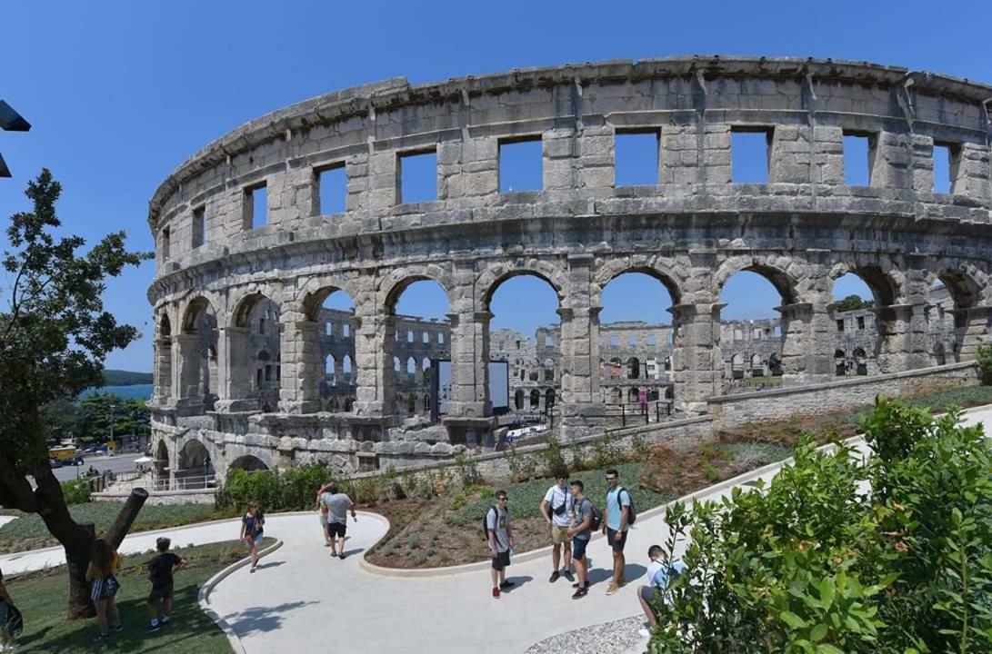 Apartment Ana With Amazing View Pula Extérieur photo